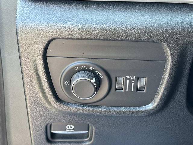 Used 2023 Jeep Grand Cherokee Laredo image 27