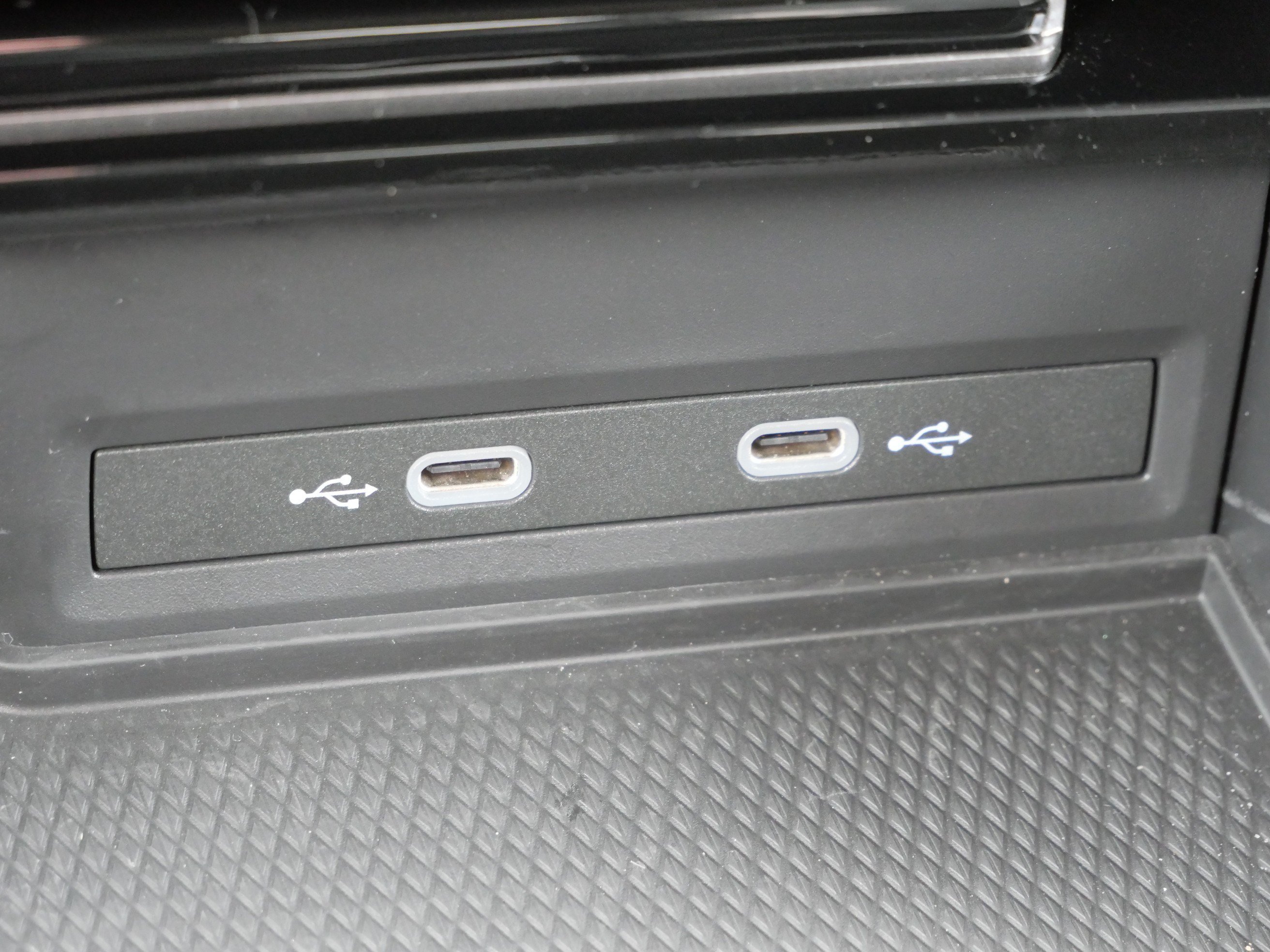 Certified 2025 Volkswagen Atlas SE image 28