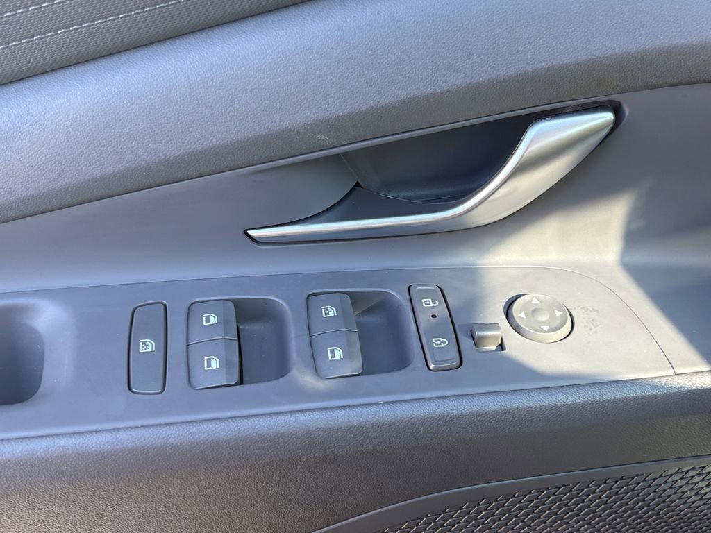 Used 2024 Hyundai Elantra Blue image 12