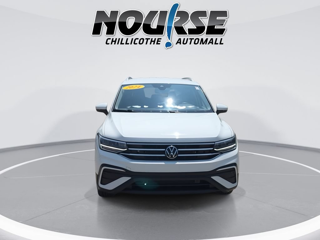 Used 2024 Volkswagen Tiguan SE FWD image 3