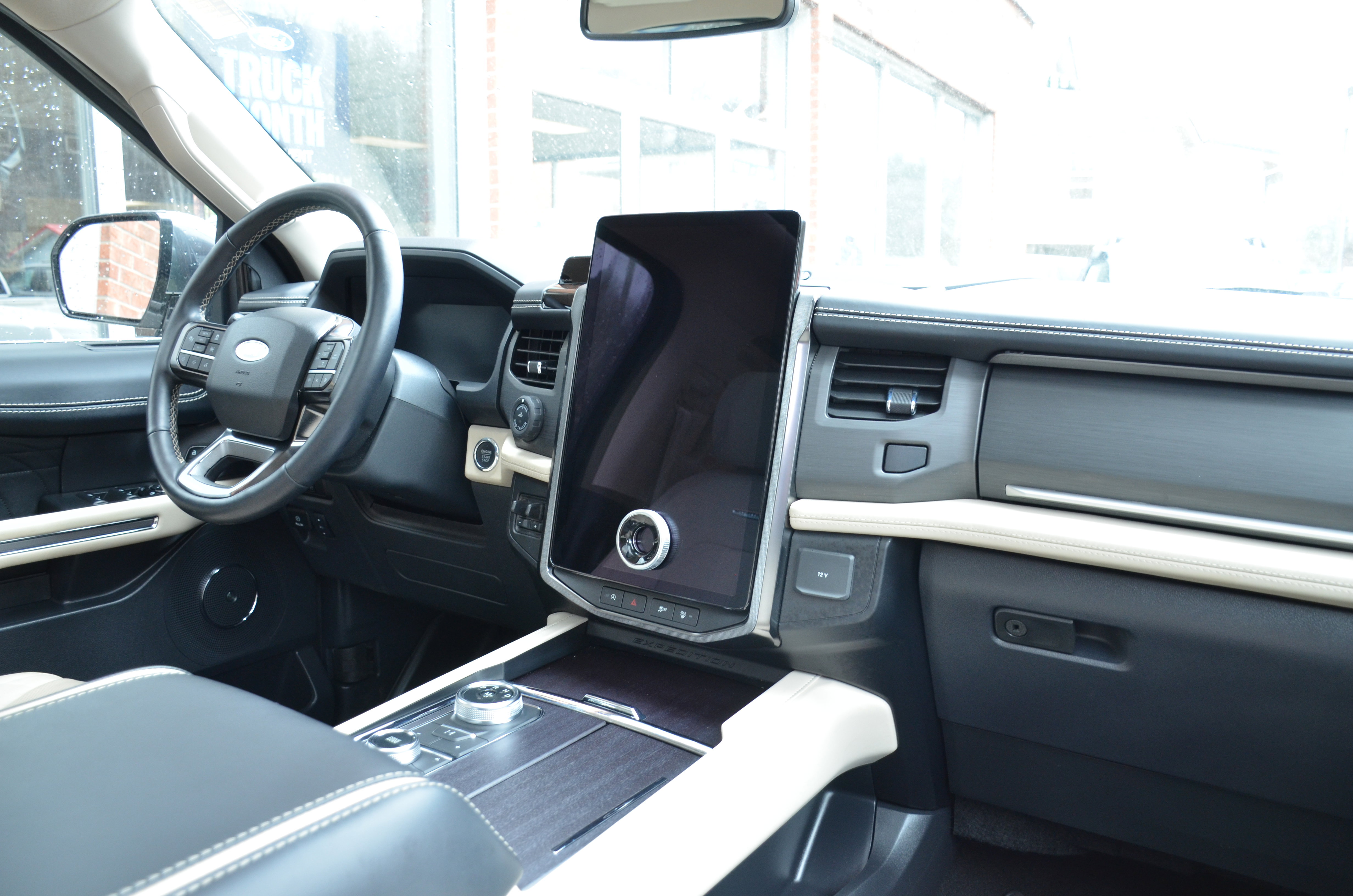 New 2024 Ford Expedition Max Platinum AWD/4WD image 32