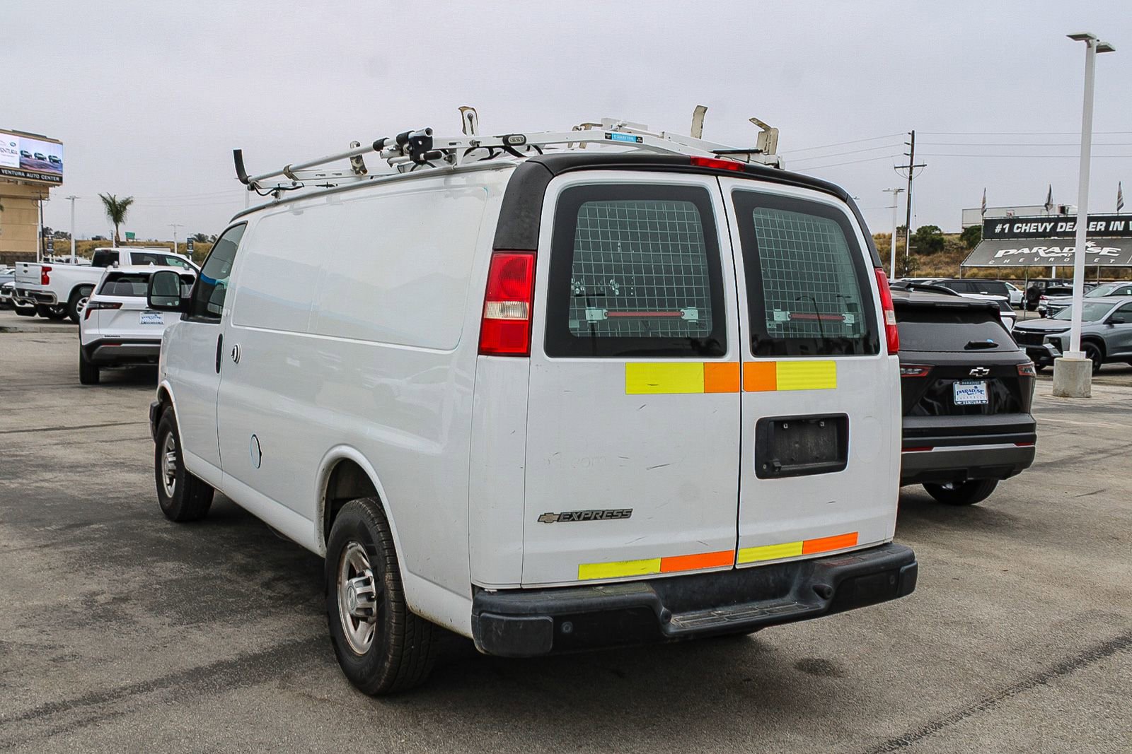 Used 2018 Chevrolet Express 2500 w/ Driver Convenience Package RWD image 9