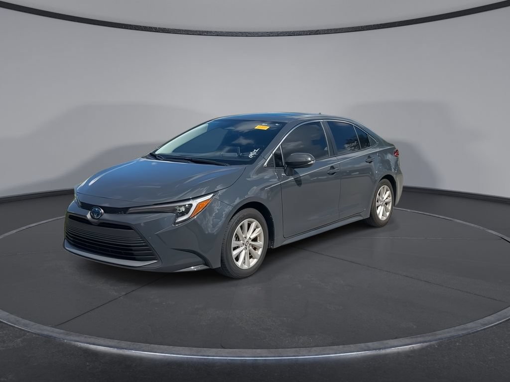 Used 2025 Toyota Corolla XLE FWD image 4