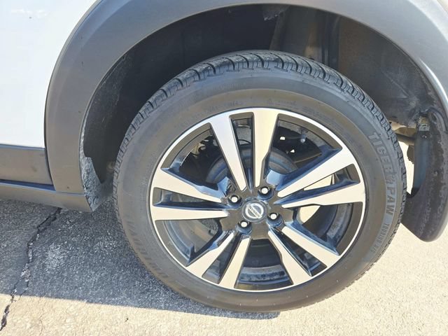 Used 2019 Nissan Kicks SR w/ SR Premium Package FWD image 6