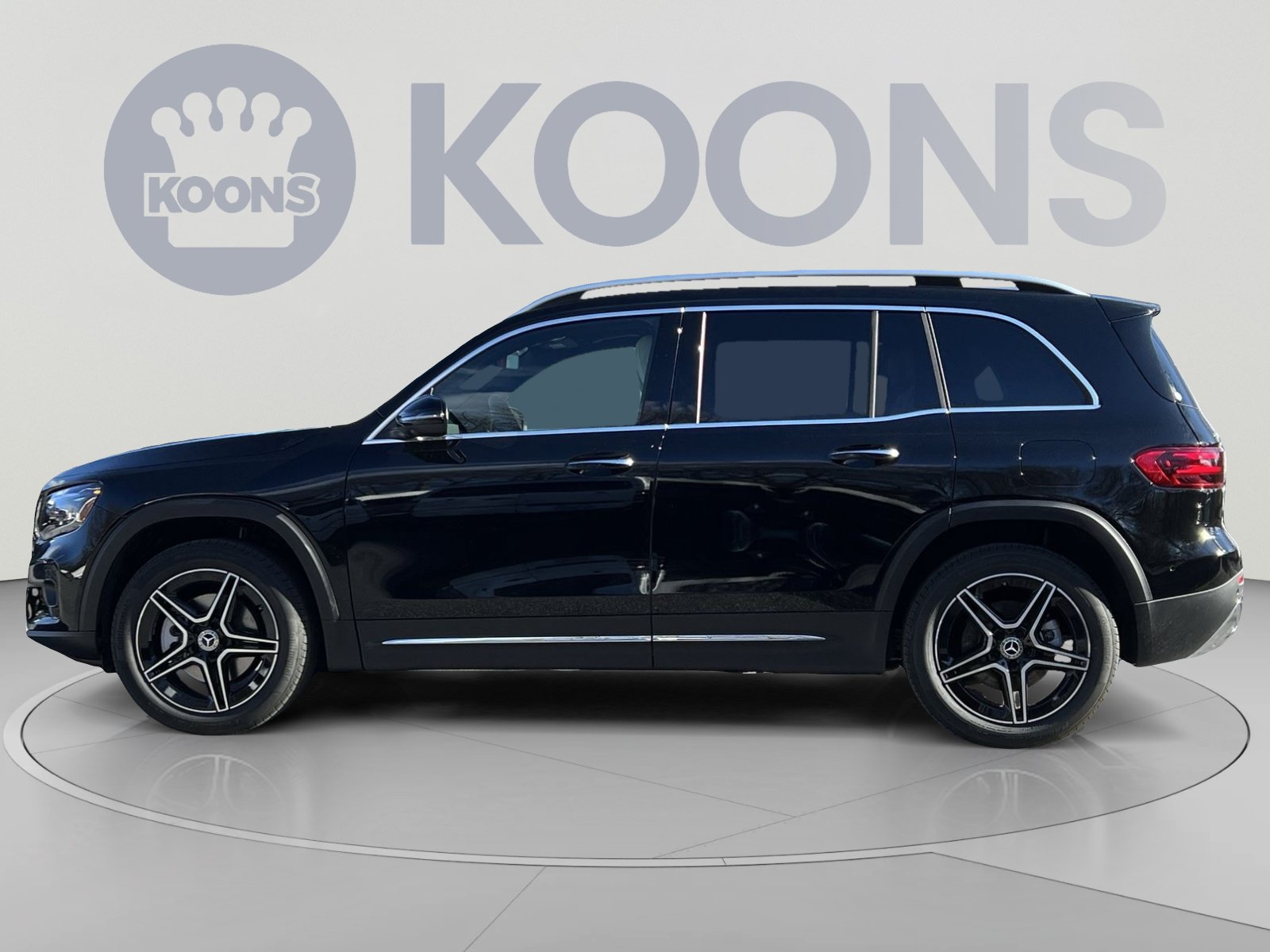 Used 2026 Mercedes-Benz GLB 250 4MATIC image 2