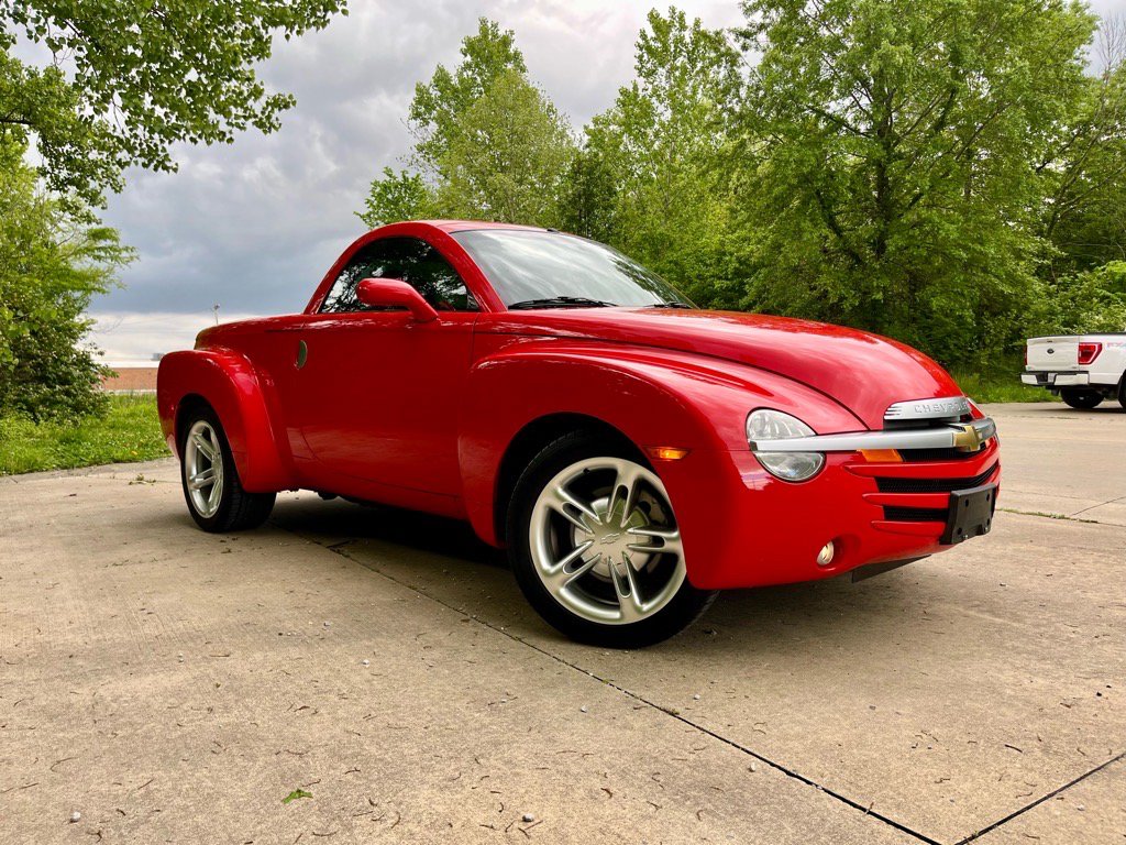 Used 2004 Chevrolet SSR w/ Preferred Equipment Group RWD image 1