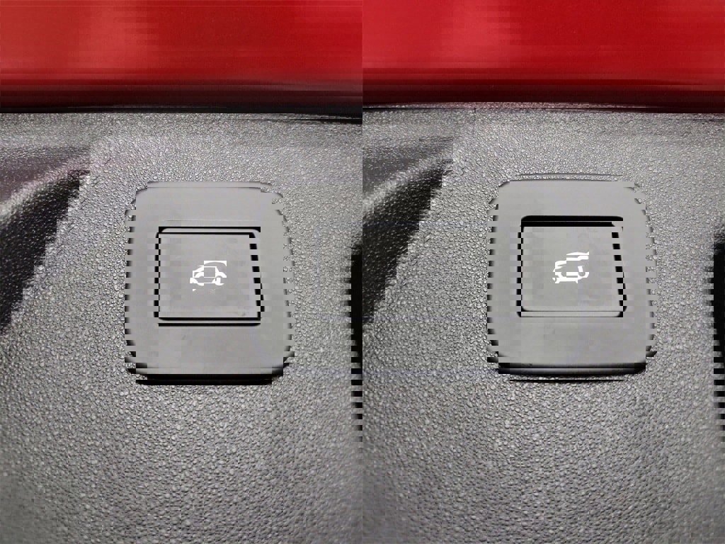 New 2024 Land Rover Discovery Sport S image 32