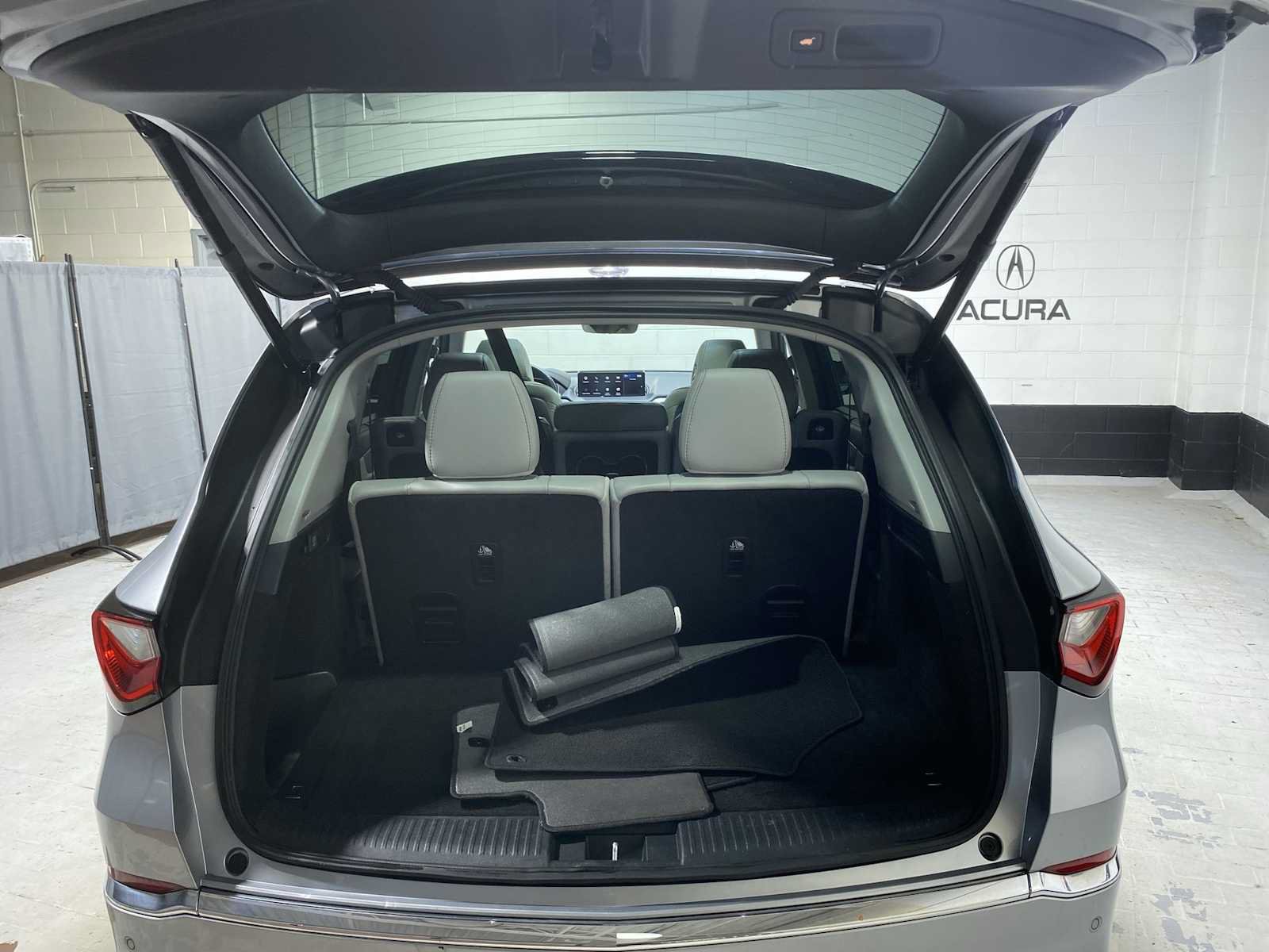 Used 2024 Acura MDX SH-AWD w/ Technology Package image 19