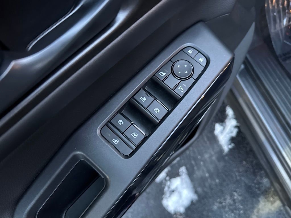 Used 2025 Nissan Pathfinder SV image 14