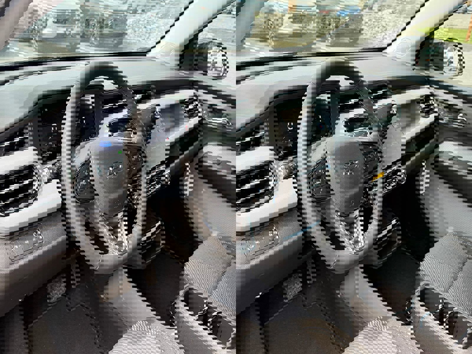 New 2027 Chevrolet Bolt LT w/ Comfort Package image 24