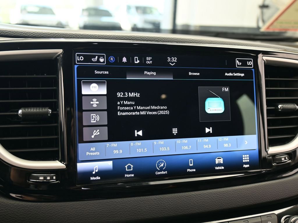 Used 2023 Chrysler Pacifica Touring-L image 19