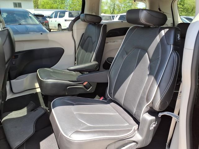 Used 2024 Chrysler Pacifica Limited FWD image 12
