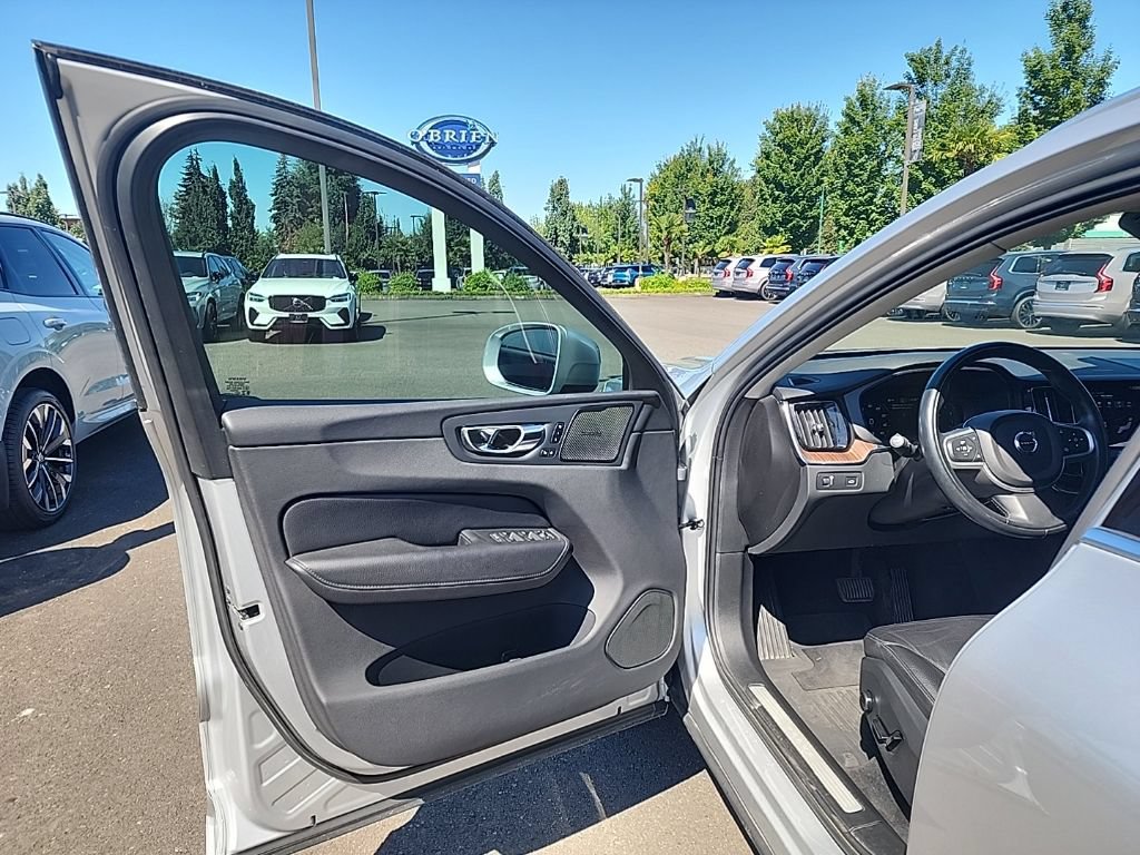 Used 2021 Volvo XC60 T5 Momentum w/ Protection Package AWD/4WD image 10