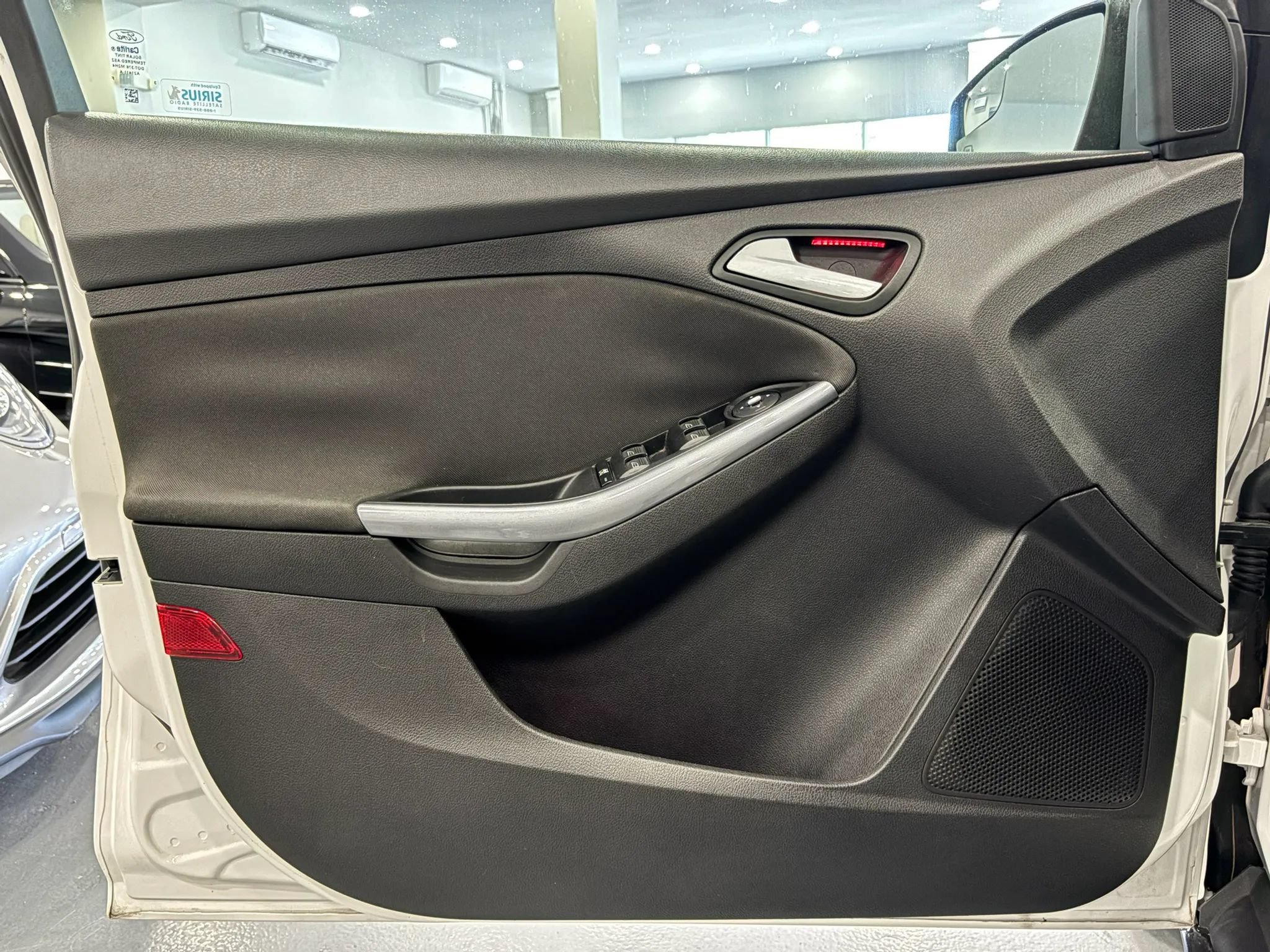 Used 2014 Ford Focus Titanium FWD image 33