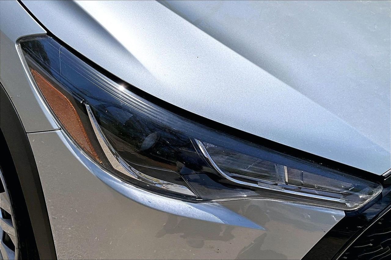 Used 2023 Toyota Corolla Cross L image 31