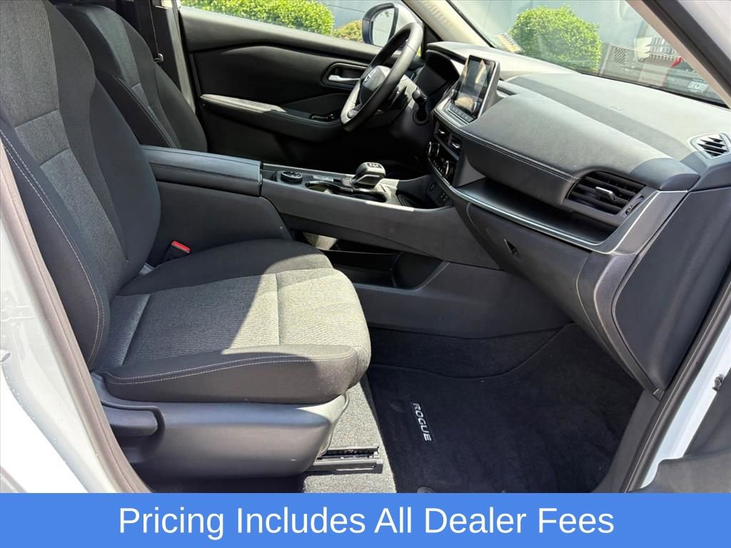 Used 2025 Nissan Rogue SV AWD/4WD image 18