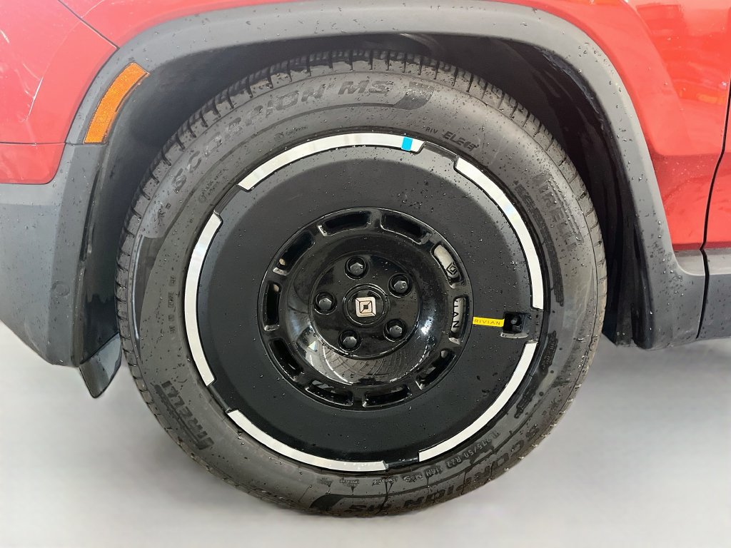 Used 2025 Rivian R1S Adventure Dual AWD/4WD image 32
