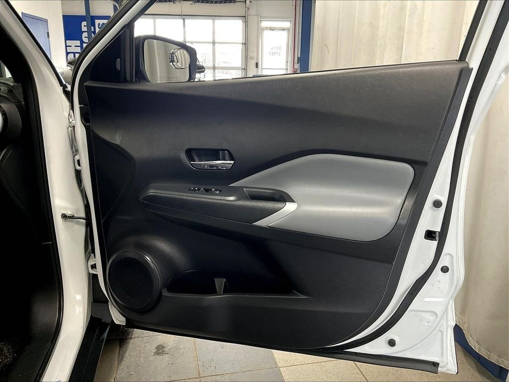 Used 2023 Nissan Kicks SR w/ SR Premium Package FWD image 12