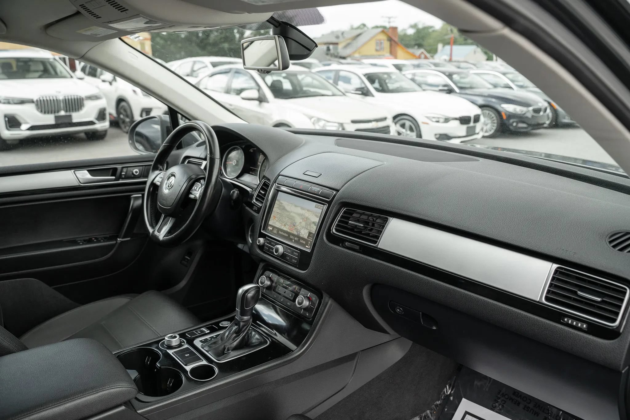 Used 2016 Volkswagen Touareg Sport AWD/4WD image 13