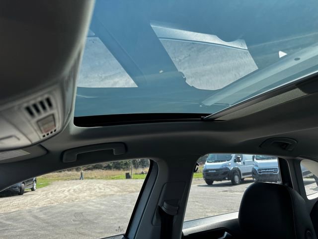 Used 2025 Volkswagen Jetta SE image 32