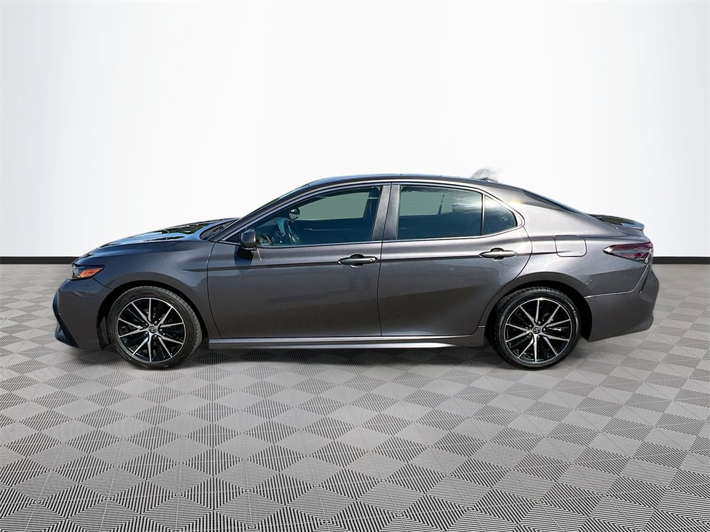 Used 2023 Toyota Camry SE image 4
