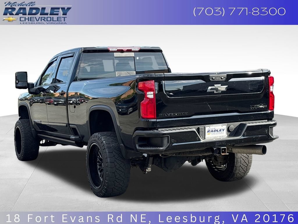 Used 2024 Chevrolet Silverado 3500 High Country w/ Midnight Edition AWD/4WD image 3