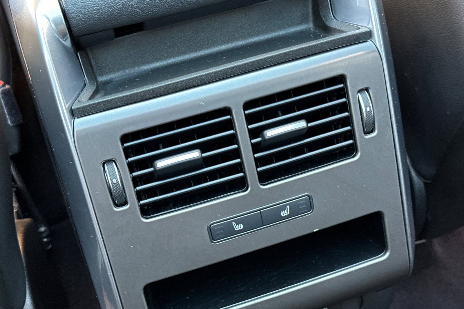 Used 2018 Land Rover Range Rover Sport SE image 15