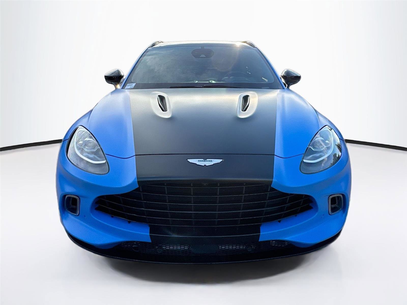 Used 2021 Aston Martin DBX image 3