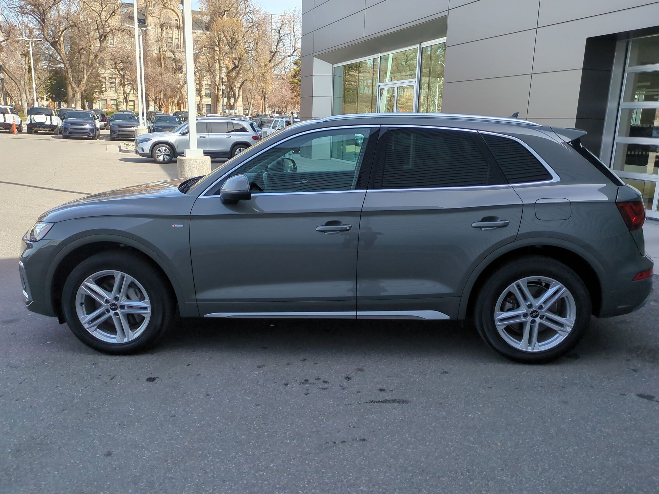 Used 2023 Audi Q5 e Premium w/ Convenience Package AWD/4WD image 8