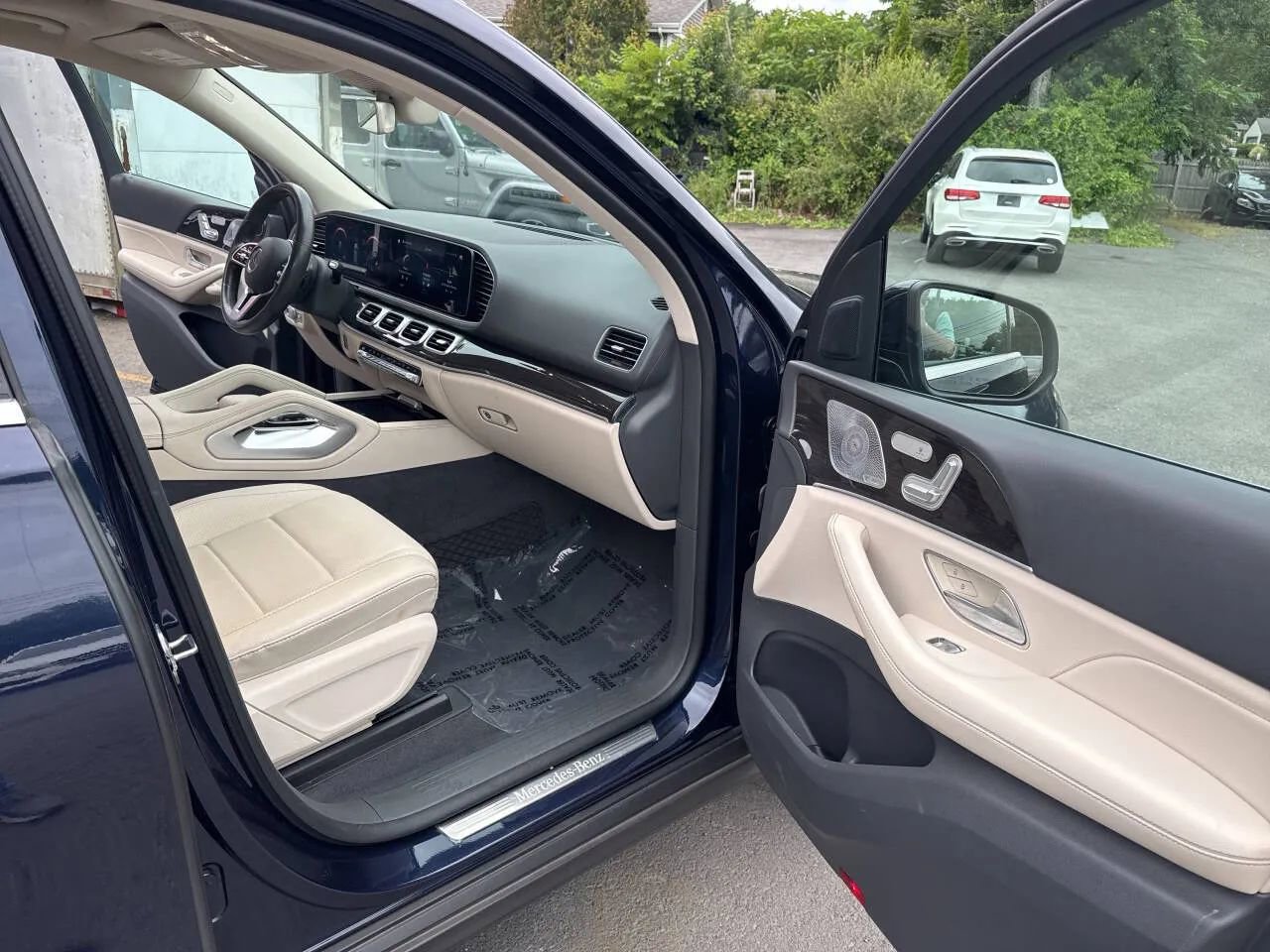 Used 2020 Mercedes-Benz GLE 350 4MATIC w/ Premium Package image 27