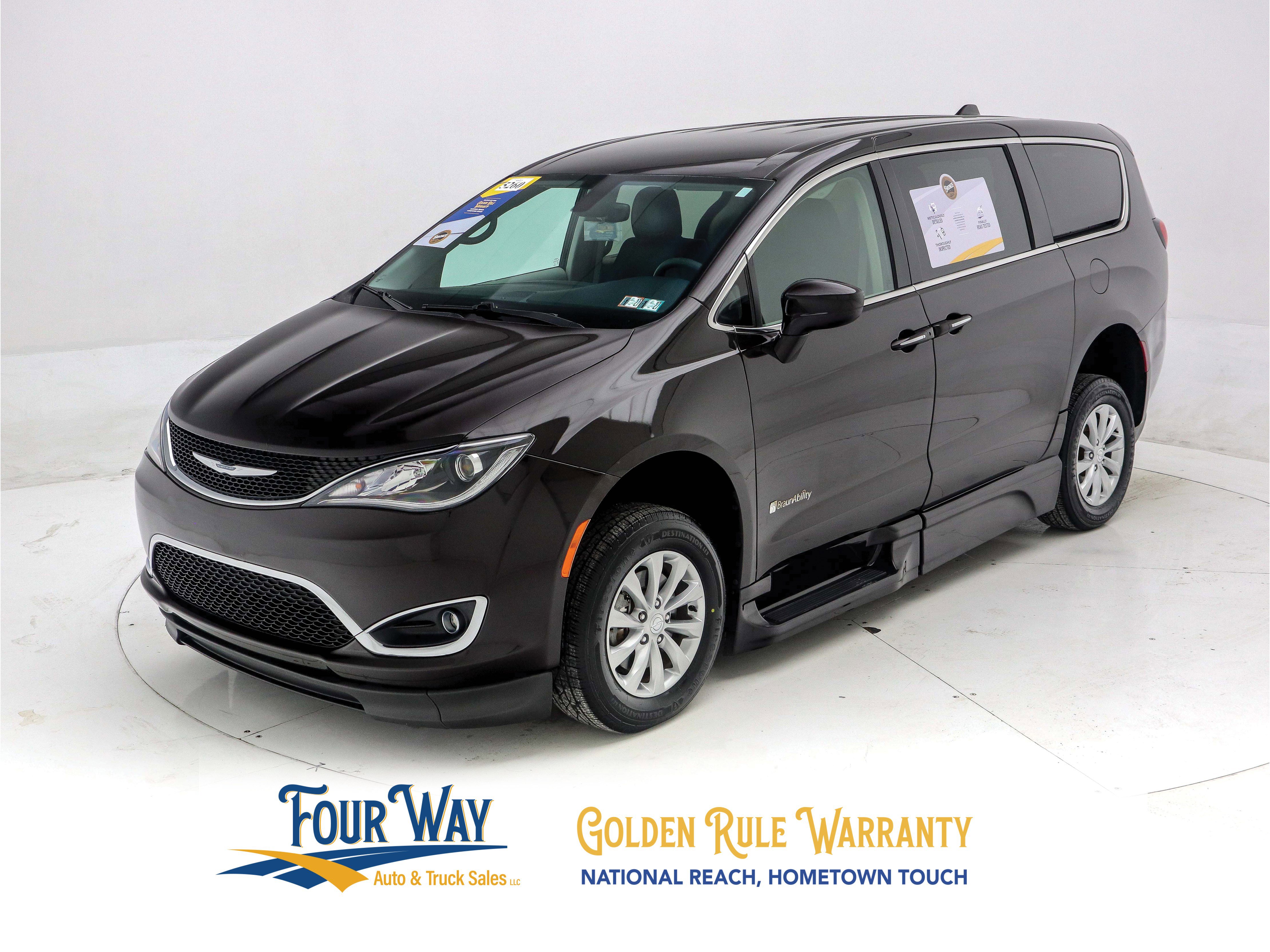 Used 2018 Chrysler Pacifica Touring Plus image 9