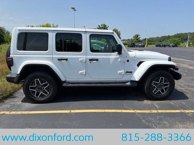 Used 2025 Jeep Wrangler Unlimited Sahara AWD/4WD image 6