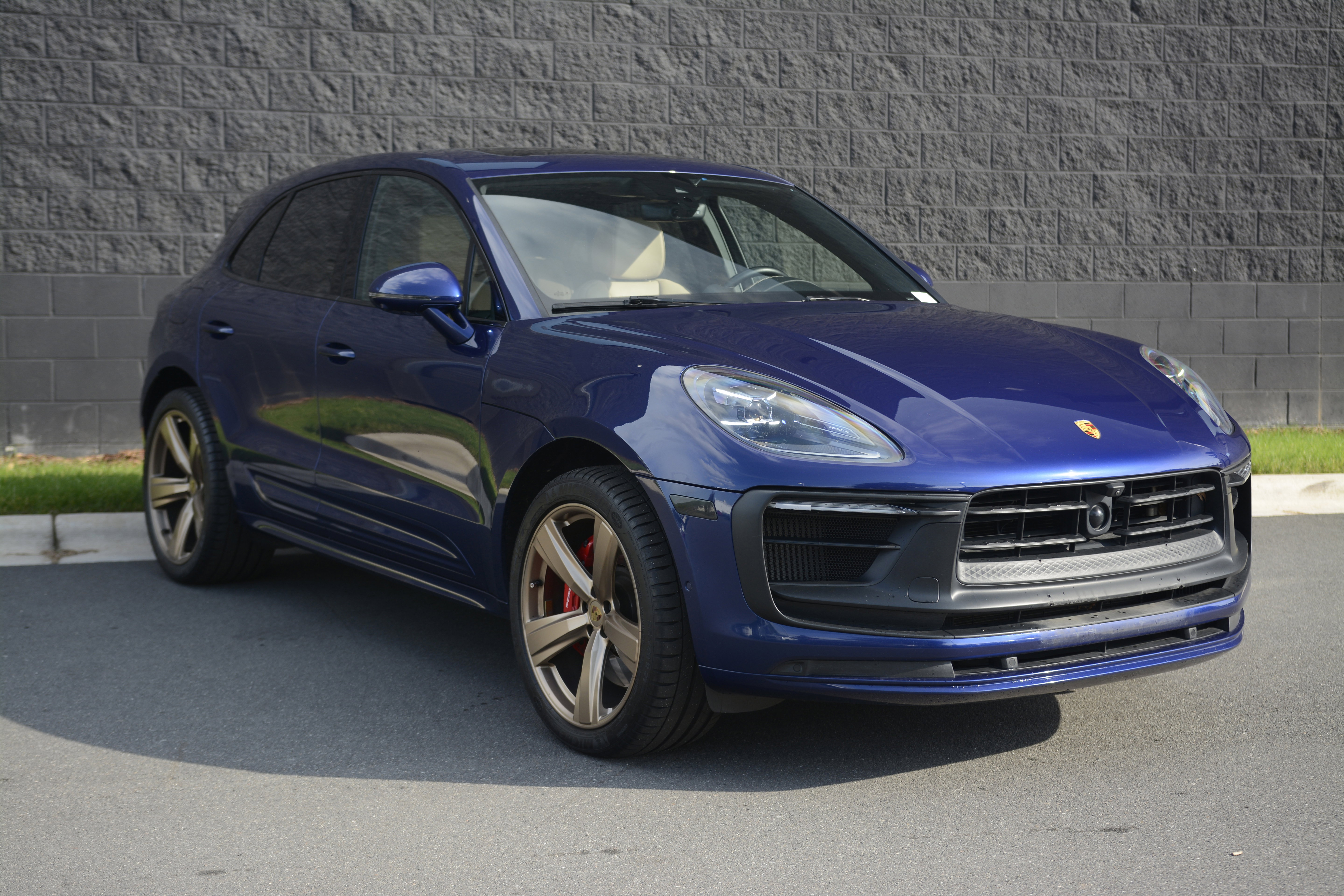 Certified 2022 Porsche Macan GTS AWD/4WD image 9
