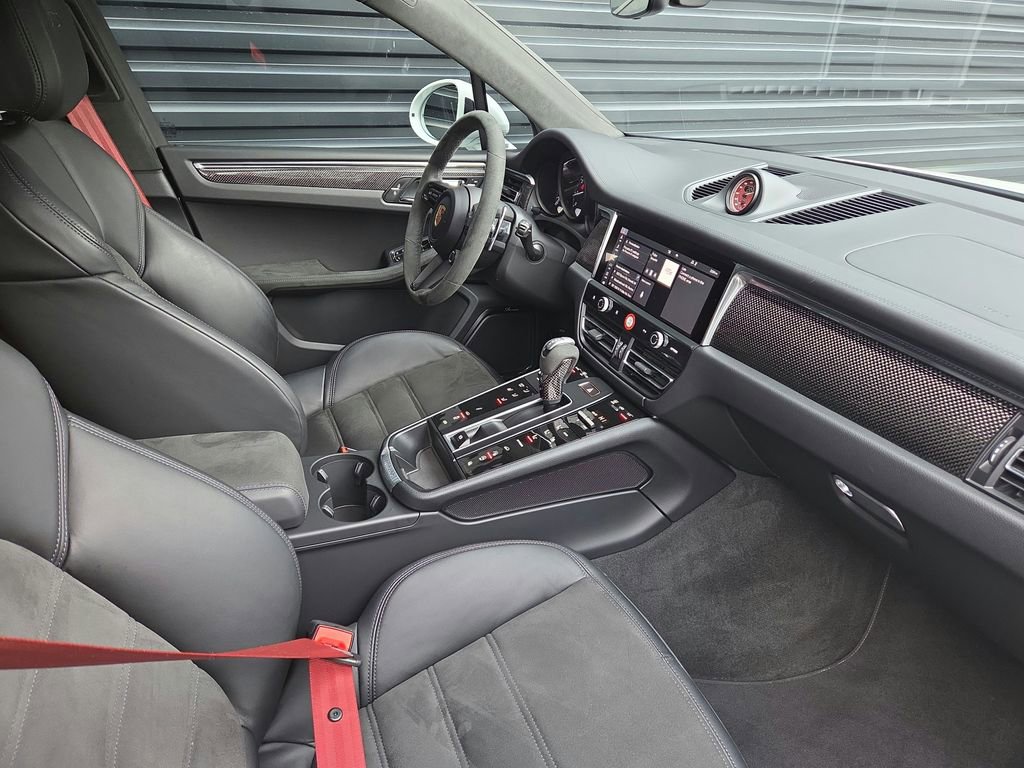 Certified 2026 Porsche Macan GTS image 18