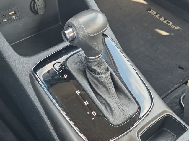 Used 2017 Kia Forte LX FWD image 12