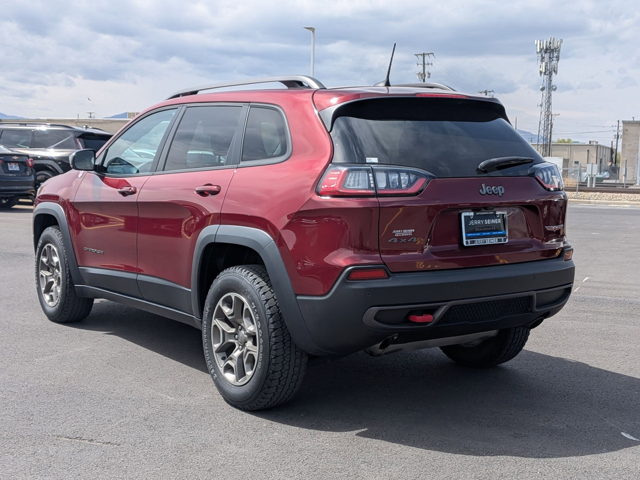 Used 2021 Jeep Cherokee Trailhawk image 4