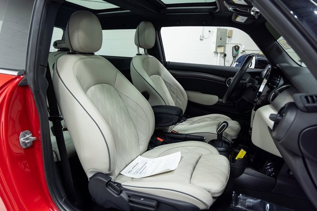 Used 2023 MINI Cooper 2-Door Hardtop w/ Signature Upholstery Package image 26
