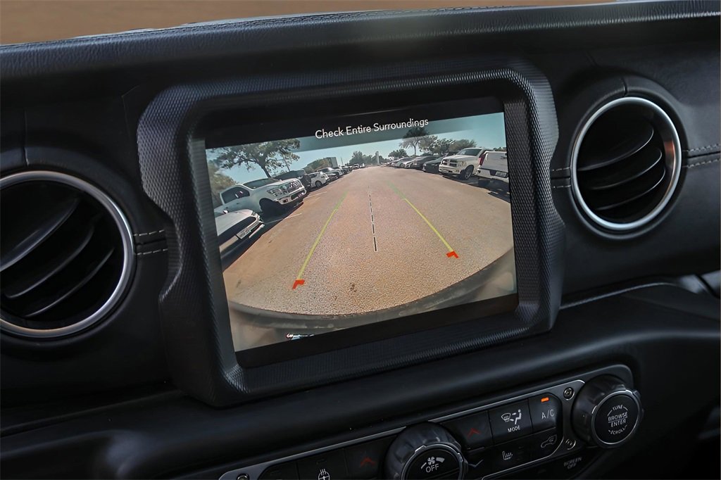 Used 2022 Jeep Wrangler Unlimited Sahara w/ Cold Weather Group image 17