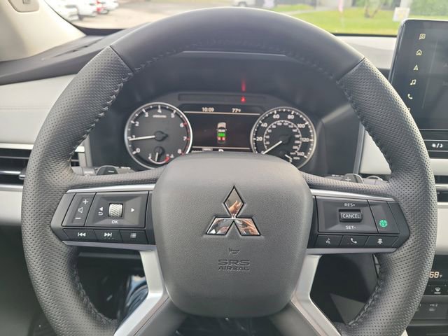 New 2026 Mitsubishi Outlander SE image 24