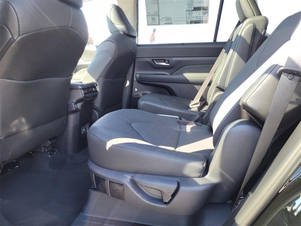 New 2026 Toyota Grand Highlander Platinum image 6