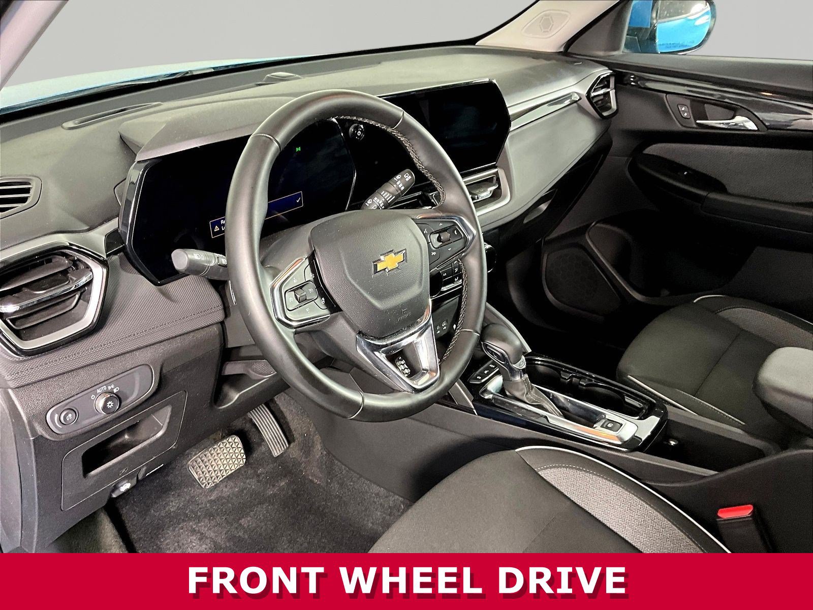 Used 2026 Chevrolet TrailBlazer LT w/ LT Cold Weather Package FWD image 14