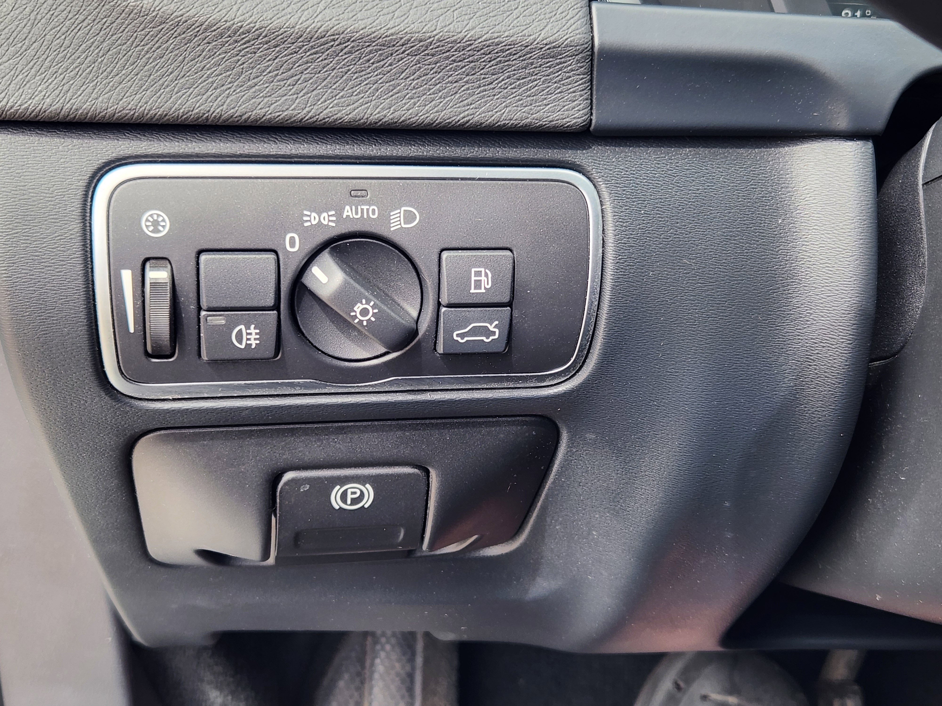 Used 2018 Volvo V60 T5 Cross Country w/ Convenience Package image 24