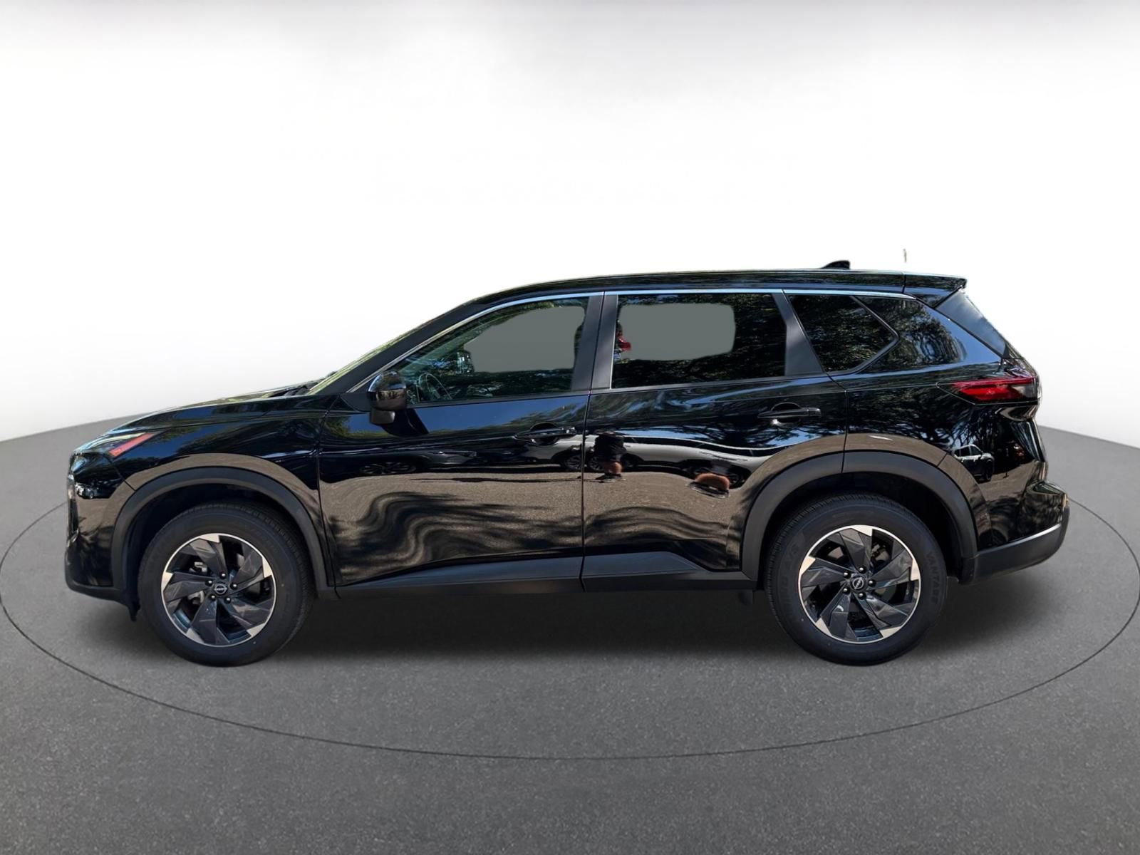 Used 2025 Nissan Rogue SV FWD image 4