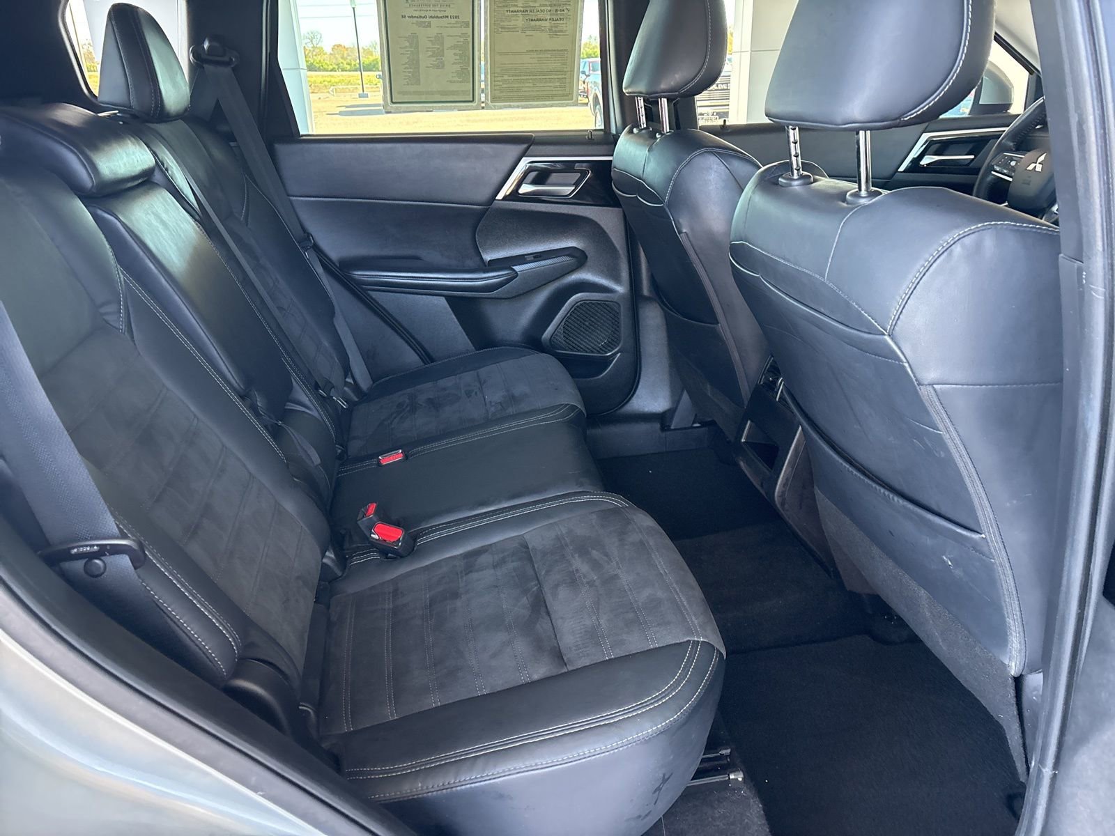 Used 2023 Mitsubishi Outlander SE image 15