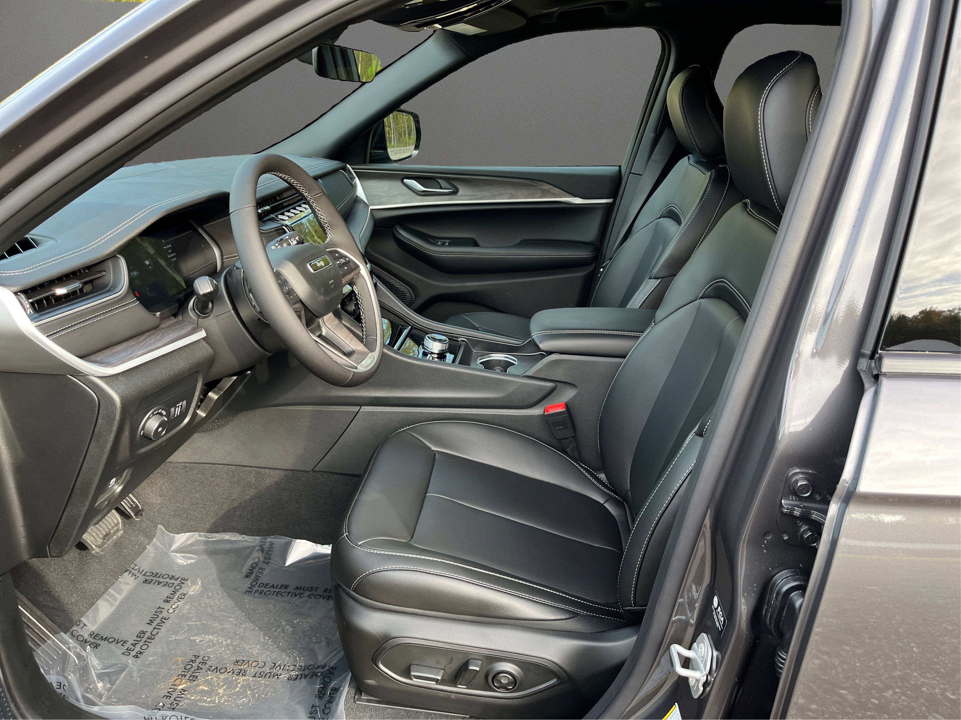 New 2025 Jeep Grand Cherokee Limited w/ Black Appearance Package image 10