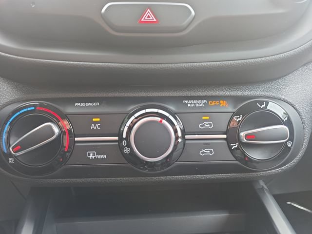 Used 2023 Kia Soul LX w/ LX Technology Package FWD image 17