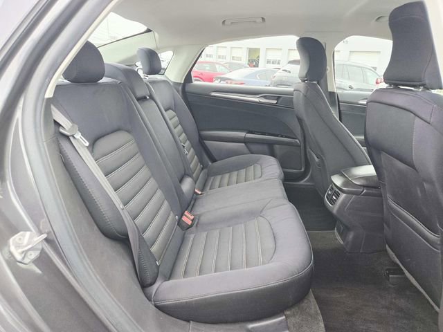 Used 2015 Ford Fusion SE image 11