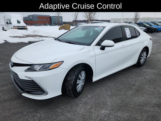 Used 2022 Toyota Camry LE image 3