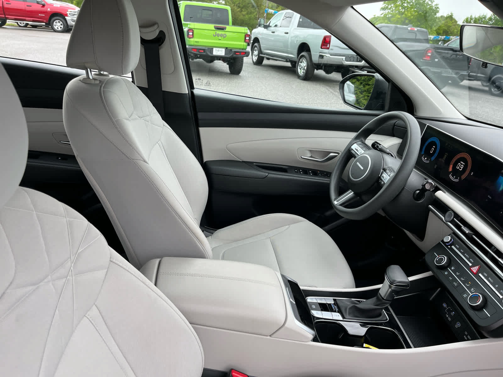 Used 2025 Hyundai Tucson SE FWD image 36