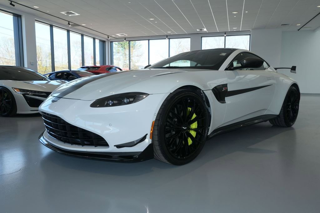 Used 2023 Aston Martin V8 Vantage Coupe RWD image 4